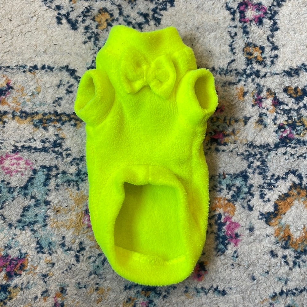 Super adorable xs yellow pet sweater with a bow